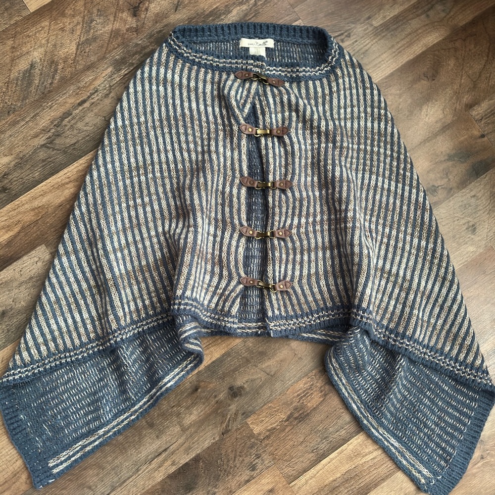 Simply Noelle poncho